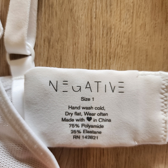 Negative bras - Picture 3 of 5